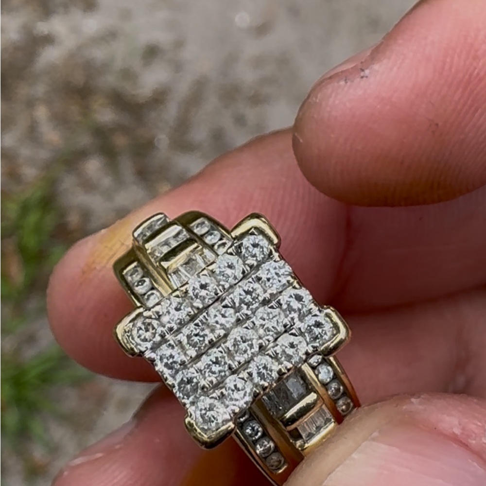 Solid Gold W/Diamonds Ring - image 5